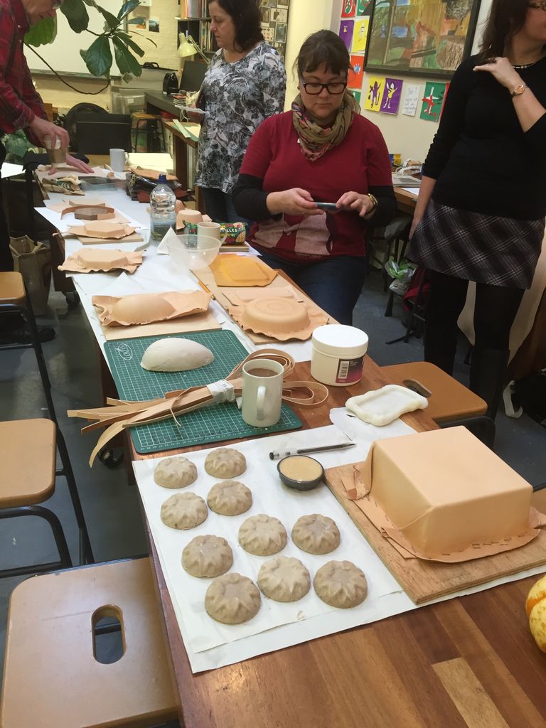 DesignerCourses's tweet image. Preparing for the Leather Moulding Weekend starting tomorrow - still time to join us!
buff.ly/2vYsdRc