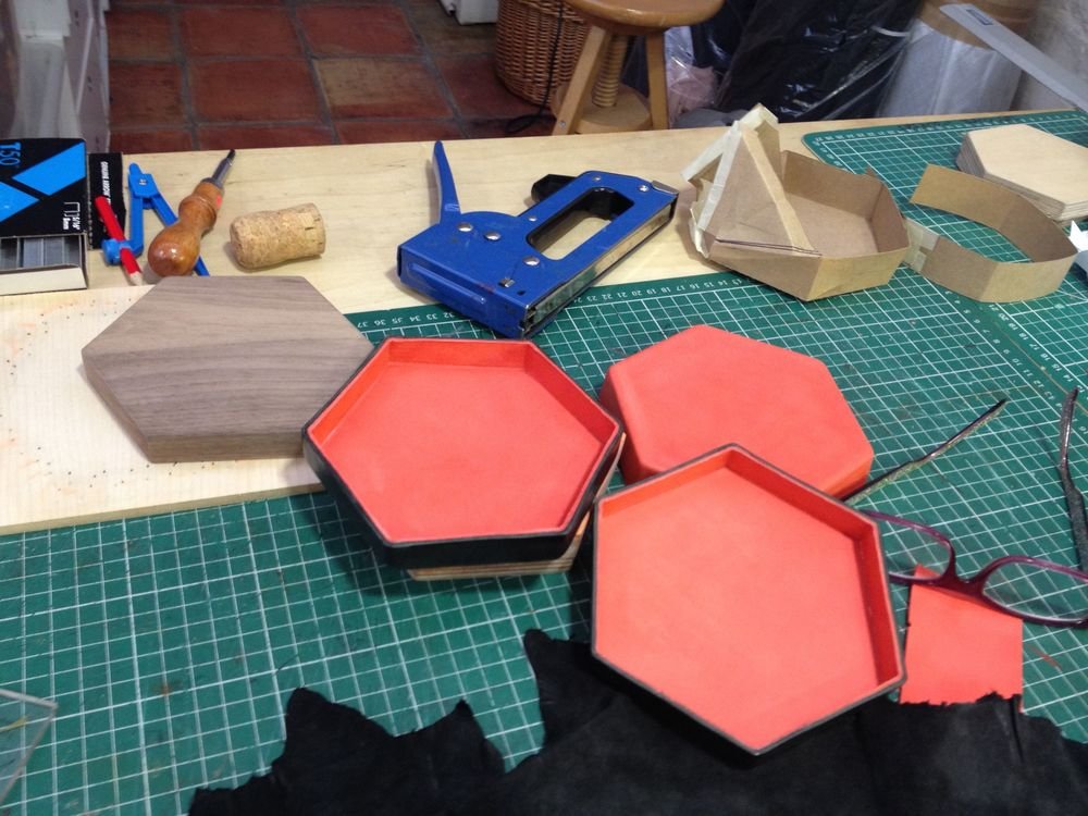 DesignerCourses's tweet image. Preparing for the Leather Moulding Weekend starting tomorrow - still time to join us!
buff.ly/2vYsdRc