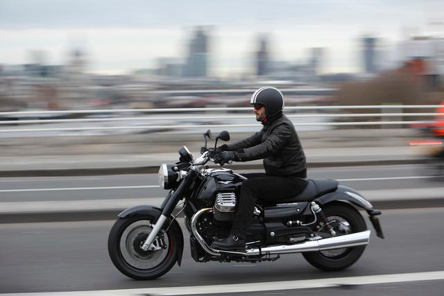 PiaggioUK's tweet image. Look at this guy. Look how cool and relaxed he looks. You know why? He&apos;s taking part in #ridetoworkweek. Did you #commutehappy this week?