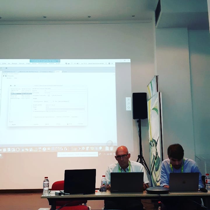 avanttic_lives's tweet photo. #DBA y #Middleware: la extraña pareja (o no). ¡3° #avanttic_meetup realizado! Qué suerte tener a ponentes de @oracle_es como Guillermo y Stéphane y uno de @avanttic con la clase de @prada_rafa 😍 #oletú #avanttic_team #oracle #JSON #REST #RESTFULL #18c https://t.co/AsnaCW3Eaj