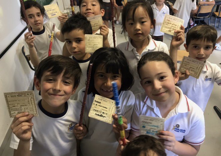 ColegioMirasur's tweet photo. Semana de talleres preparados por nuestros profes en Primaria: #VisitaVirtual #Drones #DirectorCine #Llaveros #Magia #LaOcaLoca #SkyArt #AdobeDrawIllustrator #Ajedrez #Alfarería #Camisetas #Estampación #Varitas #MarcaPáginas #JuegosTradicionales #RunMarco https://t.co/mf8MFCBIWs