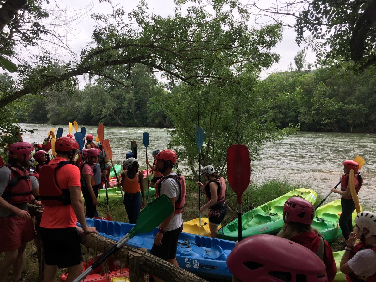 hubertine4's tweet photo. Les élèves de 5eme du collège #hubertineAuclert se préparent à descendre l’Ariège #college #auclert #toulouse #canoe #kayak #canoekayak #academietoulouse #eps #sortie @HAuclerttlse https://t.co/yBcHMCSNdC