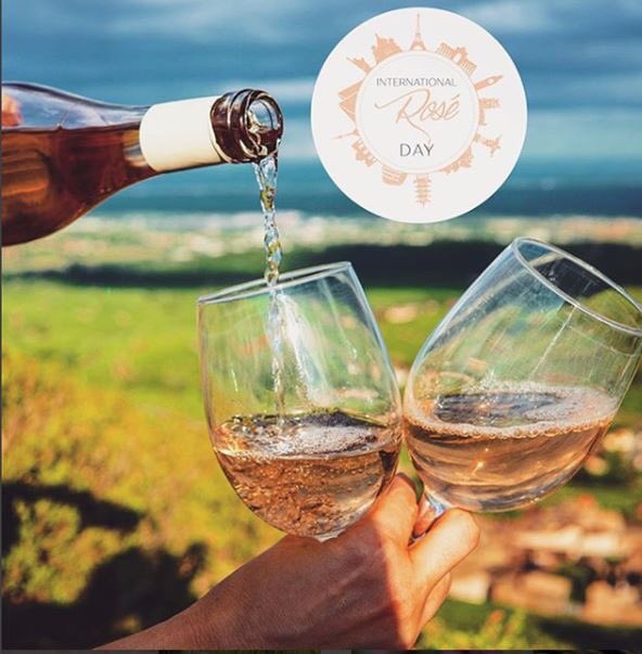 Lylmuil's tweet photo. Désolée J'peux pas ce soir j'ai #RoséDay à Saint Tropez 🍷🍇🍷 #wine #RoseDay #SaintTropez #var #sortie #vin https://t.co/G9T6PUpBPe