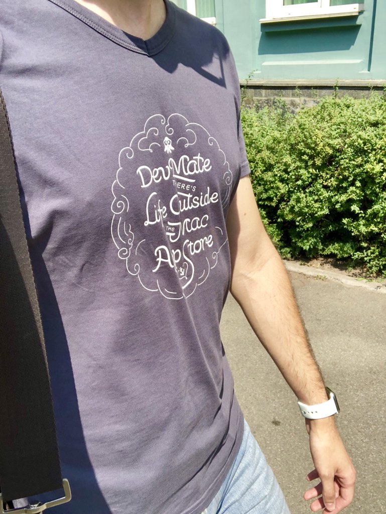 lucky_alvy's tweet image. Настрій #devmate. Найкращі корпоративні футболки що колись у мене були. Тому що зроблені людьми не байдужими до своєї справи. 
Жаль що я не взявь по три штуки кожної 😁