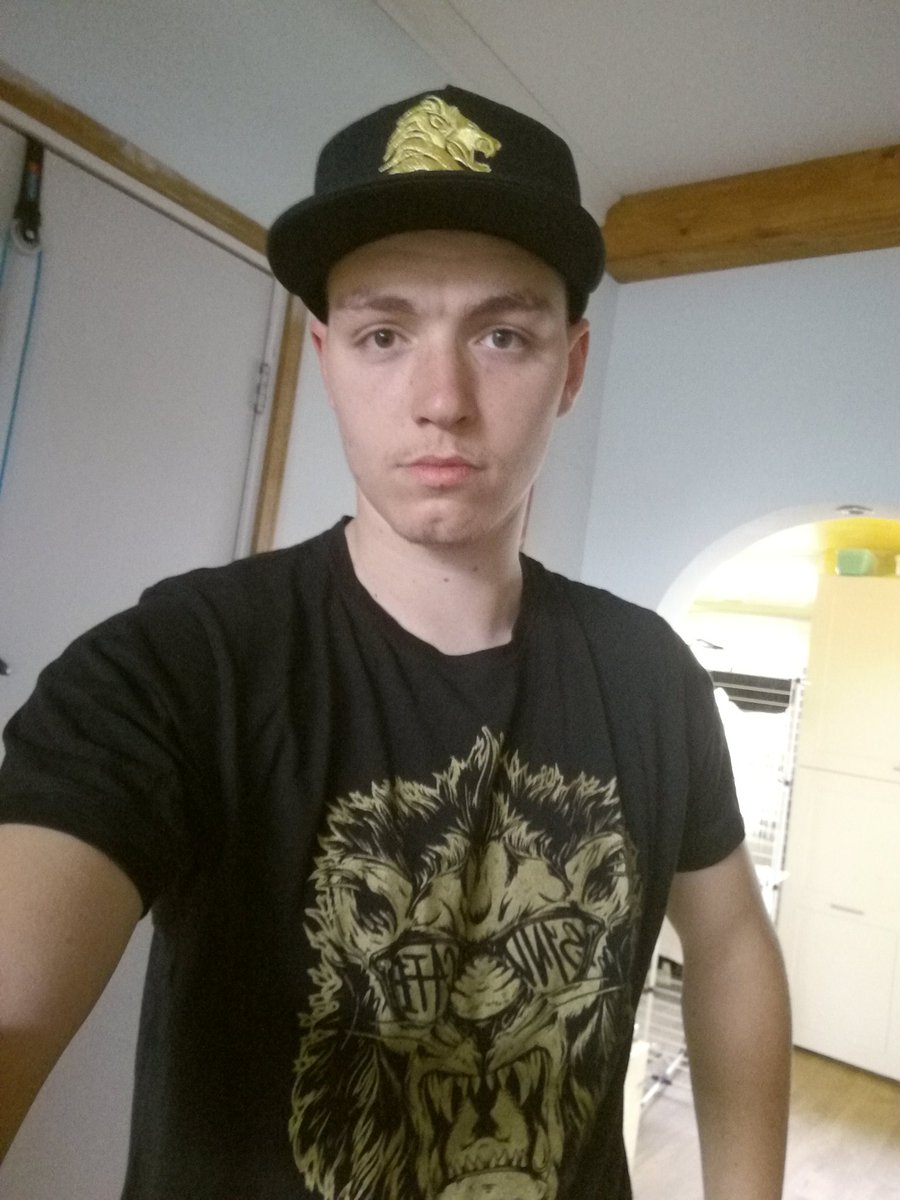 CaronvdH96's tweet photo. @ProSyndicate @SyndicateOG
It's a pretty good match! Also with the insignia shirt! Btw, i got one of your 1337 limited edition original Snapback gold... I think i would be one of the first to buy them!

Love your vlogs mate ❤️ Life's too short, make the most of it! https://t.co/rQm8vxQKda