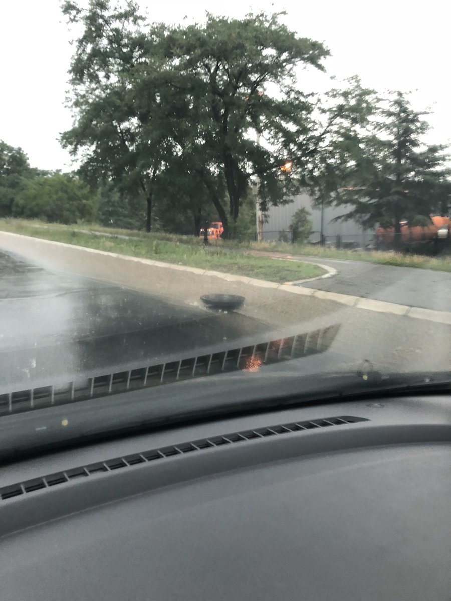 dusanp83's tweet photo. @prijavi_problem poizbijali poklopci šahtova u Toplice Milana (silazak sa autoputa prema Medakoviću, na dnu je jezero. @SaobrKamera @VojvodinaMeteo  @BeogradUzivo https://t.co/uwWd4kCTtg