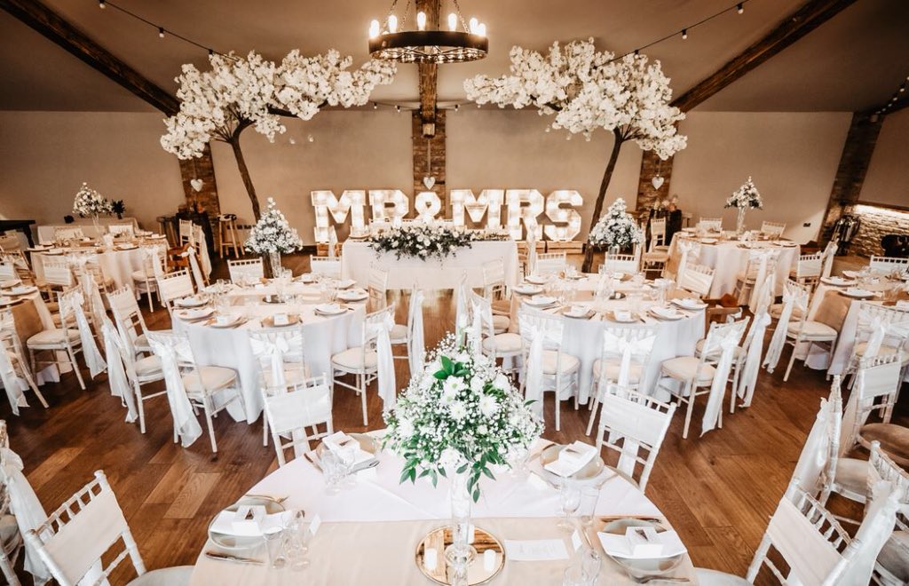 VillaFarmYork's tweet photo. Stunning photos from one of our recent weddings! 🥂💕

#weddings #weddingvenue #yorkshire #barn #potd #love 

Photographer: JohnOliverPhoto https://t.co/amoIpG1YEs
