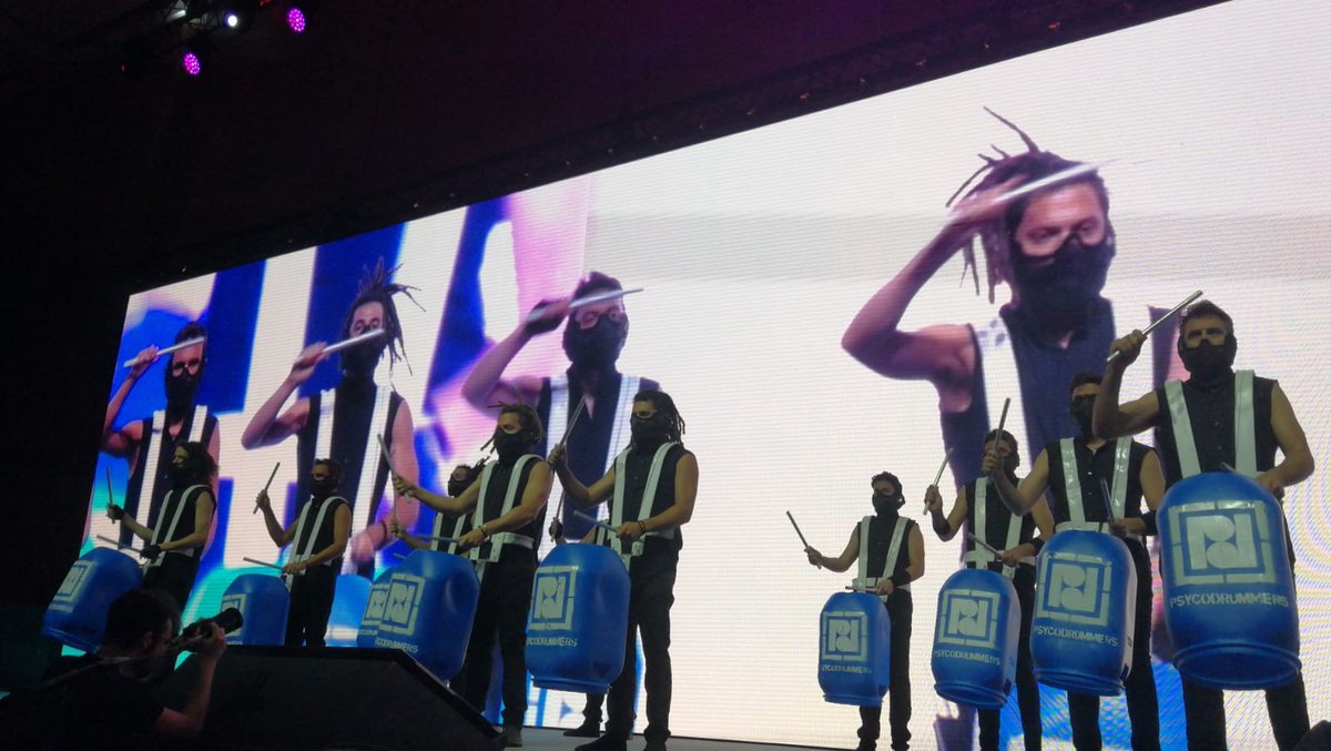 WMFWeMakeFuture's tweet photo. Che carica ragazzi! #PSYCODRUMMERS in sala Plenaria, per un inizio a ritmo di musica. #wmf18 https://t.co/XfVUWPNZKt