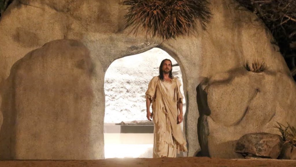 pr_Ulisses's tweet image. #1Cor15| Todas as outras religiões foram fundadas por homens cujo fim foi o túmulo. Como Cristãos, podemos nos confortar com o fato de que Deus Se tornou homem, morreu pelos nossos pecados, foi morto e ressuscitou no terceiro dia. O túmulo não podia segurá-lO. Ele vive!#rpsp