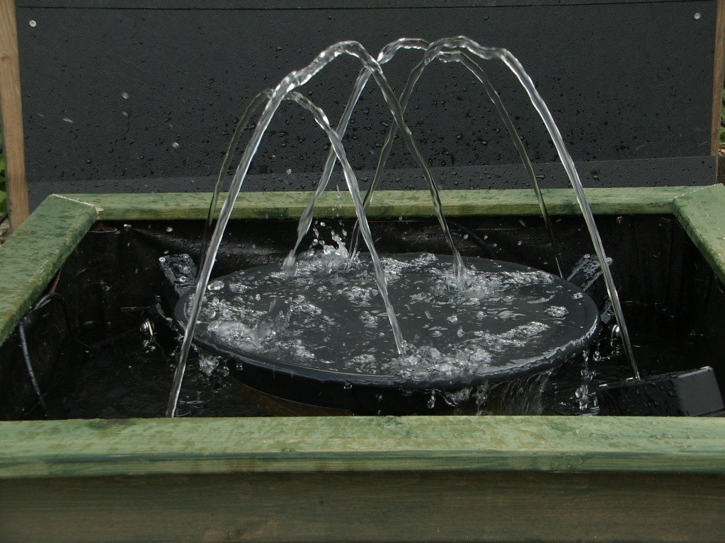 JumpingWaterJet's tweet image. If you have a water feature/small fountain this type of patio pond is ideal. If you want some thing to put in it, just a few ideas .
#Koicarp #pond #pondsmen #waterfeatures#watergardens#patiodecore