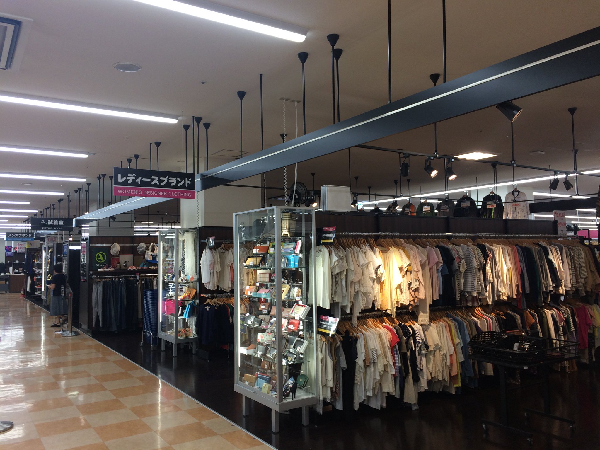 ブックオフ 公式 ブックオフスーパーバザーノースポート モール店は オープン1周年を記念し店内商品全品10 Offセールを本日から6 24 日 まで実施します 一部対象外商品あり ご来店お待ちしております