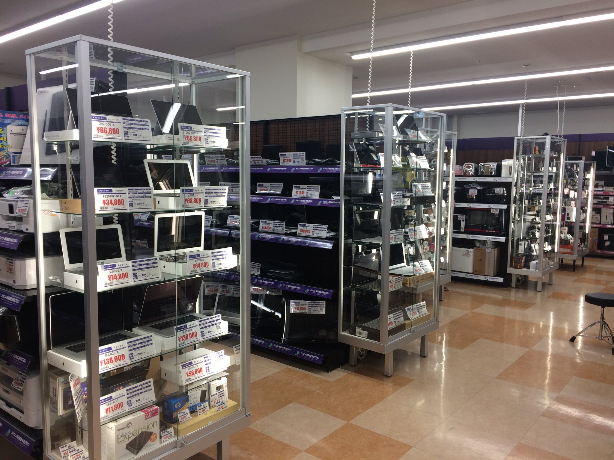ブックオフ 公式 ブックオフスーパーバザーノースポート モール店は オープン1周年を記念し店内商品全品10 Offセールを本日から6 24 日 まで実施します 一部対象外商品あり ご来店お待ちしております 店舗ホームページ T Co Mp5wzvpg7r
