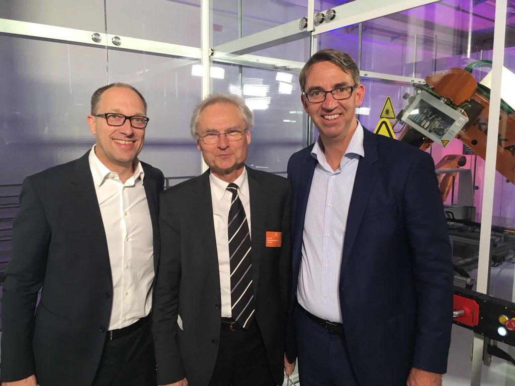 IIoT and digitization are revolutionizing the future of manufacturing. Introducing the innovative concept SmartFactory as a Service together with MHP and Munich Re. Proud that Henning Kagermann was special guest at the opening sfaas.de