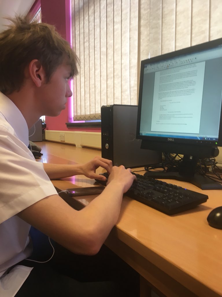 TheScopeLHS's tweet photo. Working hard on our first online articles this morning. #scopeLHS (DS). https://t.co/8HI7895Cwx