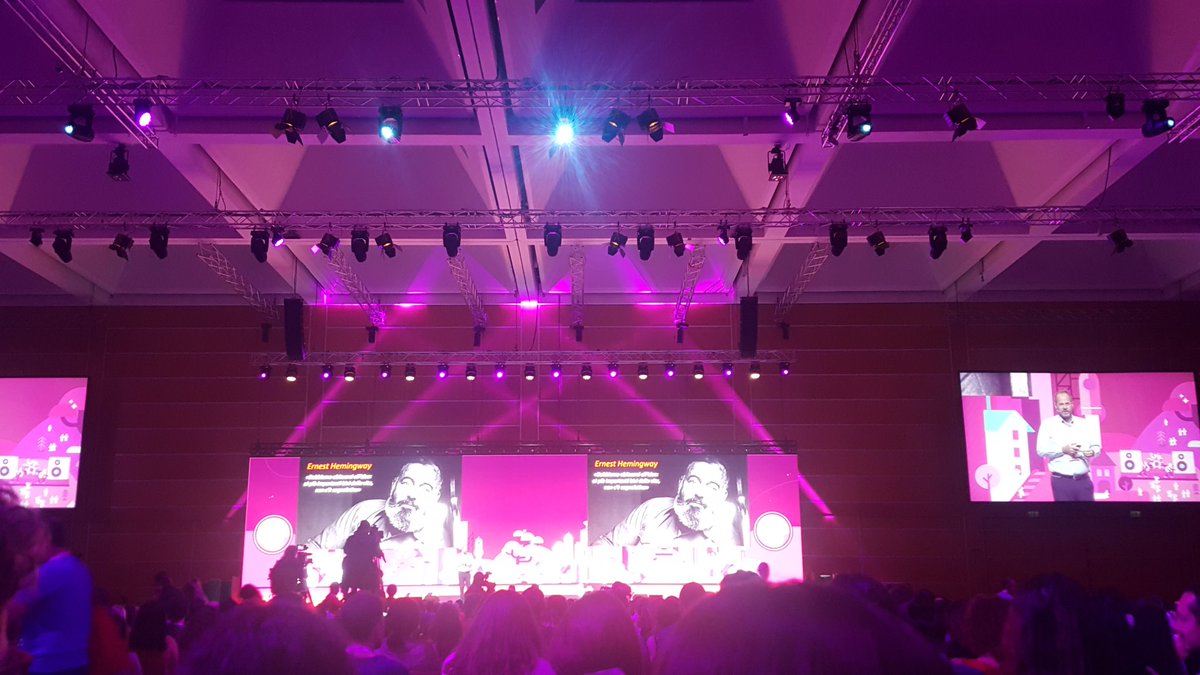 WebToEmotions's tweet photo. "Dobbiamo abituarci all'idea: ai più importanti bivi della vita non c'è segnaletica" @MarioCucinella cita Hemingway #wmf18 https://t.co/XkhV6TmTiH
