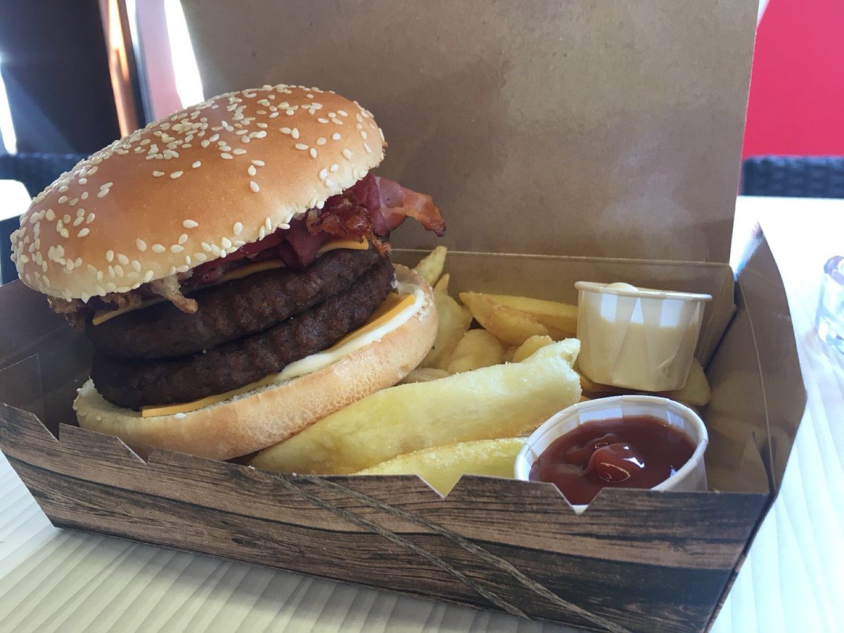 waflicek's tweet photo. "Great place to eat fast. Tasty burgers and drinks, to go or eat in." #FoursquareFind @ Konoba Pifra https://t.co/3Riy6nq7yM https://t.co/703yJfVwg1