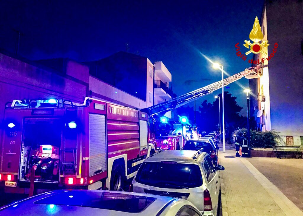 vigilidelfuoco's tweet photo. Nella tarda serata di ieri #21giu i #vigilidelfuoco sono intervenuti a #Cagliari, in via Trexenta, per l’#incendio in un appartamento: salvate 7 persone, tra cui una bimba di sette mesi, rimaste bloccate dal fumo in casa #salvataggiquotidiani https://t.co/eSm3u34jHG