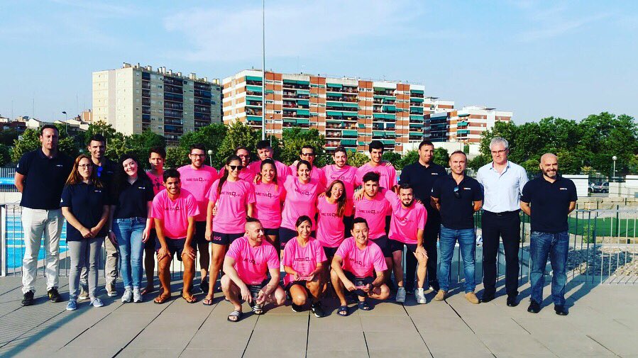 CN_Sabadell's tweet photo. Presentació oficial dels nous uniformes de l’equip de @GestioMeta a Can Llong, i reconeixement als treballadors que porten 8 anys amb nosaltres vetllant per la seguretat dels nostres socis. A seguir molts anys junts!#somcnsabadell #socorristes #seguretat #piscina #metagestio https://t.co/7y28CgzTfZ