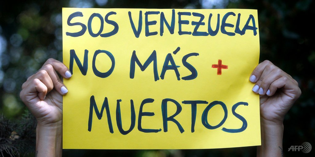 UNHumanRights's tweet photo. 🆕 @UNHumanRights report spotlights the failure of #Venezuela to hold accountable perpetrators of serious #HumanRights violations, including killings, use of excessive force against demonstrators, arbitrary detentions, ill-treatment &amp; torture. READ: https://t.co/omAzVKLfg8 https://t.co/0D5La18ywz
