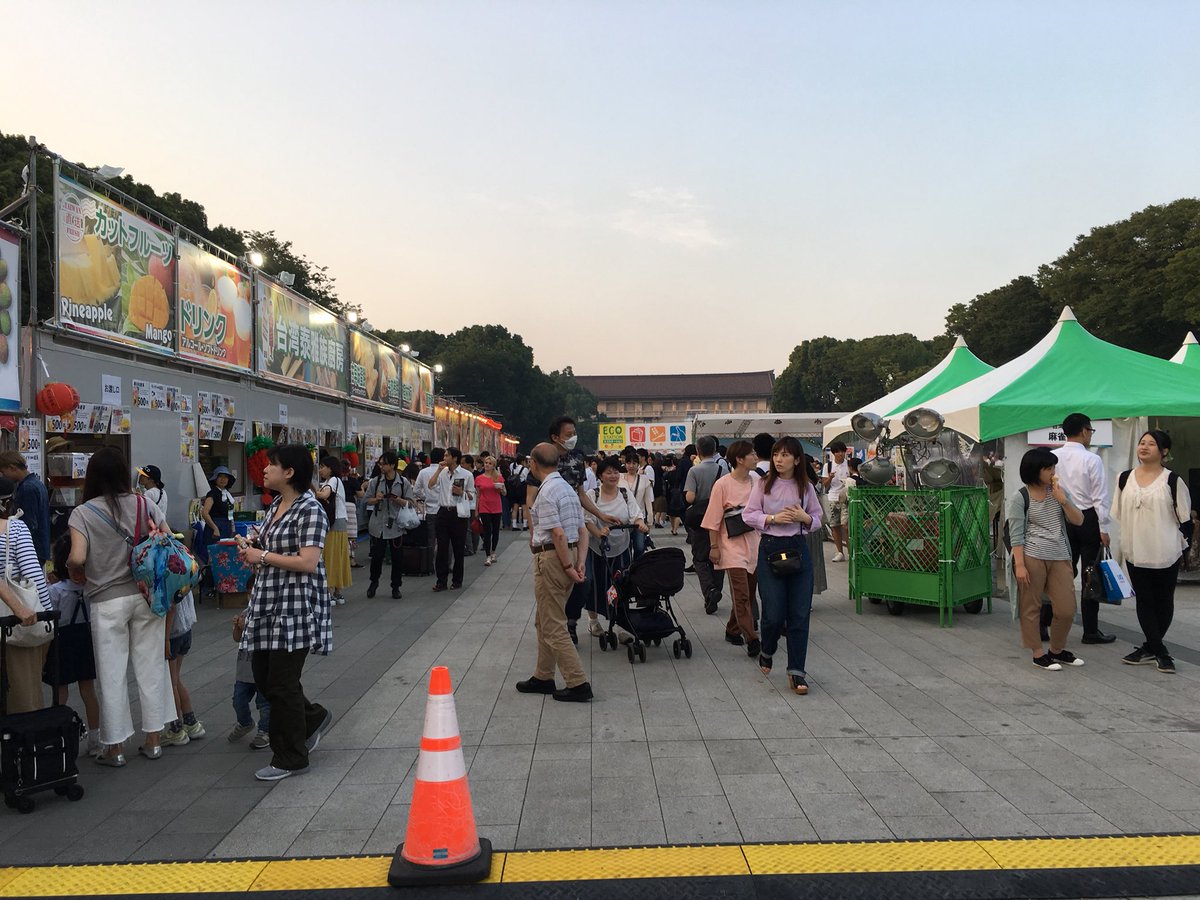maoyosihda's tweet photo. 台湾フェスとかやっちゃう感じも
めっちゃ石畳み汚れてるけど、大丈夫なのかな https://t.co/o87Z5wc5j7