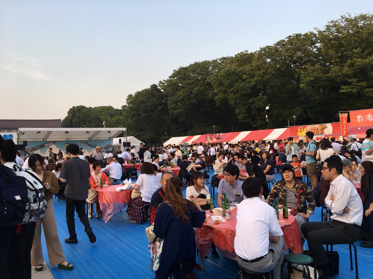 maoyosihda's tweet photo. 台湾フェスとかやっちゃう感じも
めっちゃ石畳み汚れてるけど、大丈夫なのかな https://t.co/o87Z5wc5j7