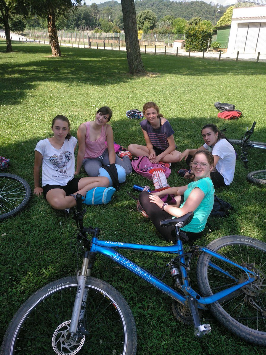 maristesgirona's tweet photo. Sortida amb bici 2n d'ESO 🚲🚲👏🏻👏🏻☀☀ https://t.co/WO6n9N6RD0