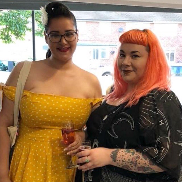 Powderpuff_Room's tweet photo. Love this shot of me and the beautiful @Ruby_Thunder from the @LaraBootHair #bighairdo π₯ πββοΈ
#blogger #bblogger #beautybloggers #beauty #hairblogger #hairstudent #hair #hairevent #hairdressing #vintagehair #laraboothairdressing #northampton #BighairdoSKP https://t.co/fFKSA7g19I