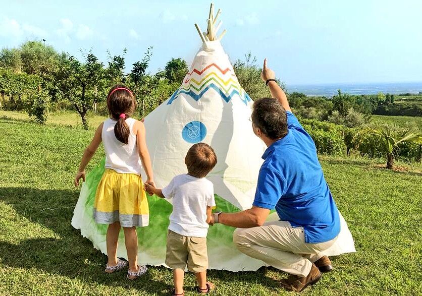 Programmi per il #weekend ? 
Ecco un'attività per #superdads da fare con i #bambini : la tenda degli indiani per inventare ogni giorno nuove #storie e #giochi | #tutorial e infografica sul #blog ⛺️⛺️⛺️