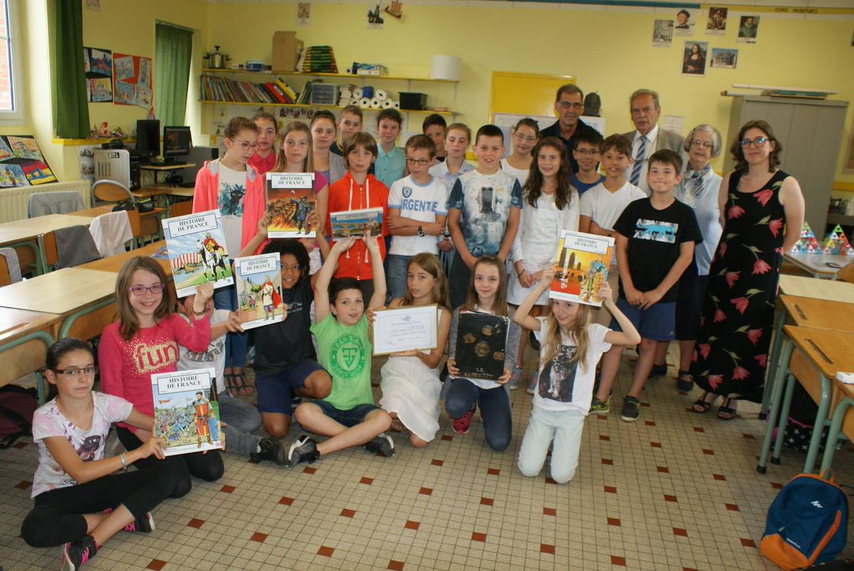 Hier après-midi, le délégué <a href="/vmfpatrimoine/">VMF Patrimoine</a> pour la <a href="/loireatlantique/">Loire-Atlantique</a> était présent à l'école Hortense Tanvet de #Mesanger  pour la remise du prix "Patrimoine toute une histoire". La classe gagnante a reçu la collection "Histoire de France", disponible sur notre site internet.
