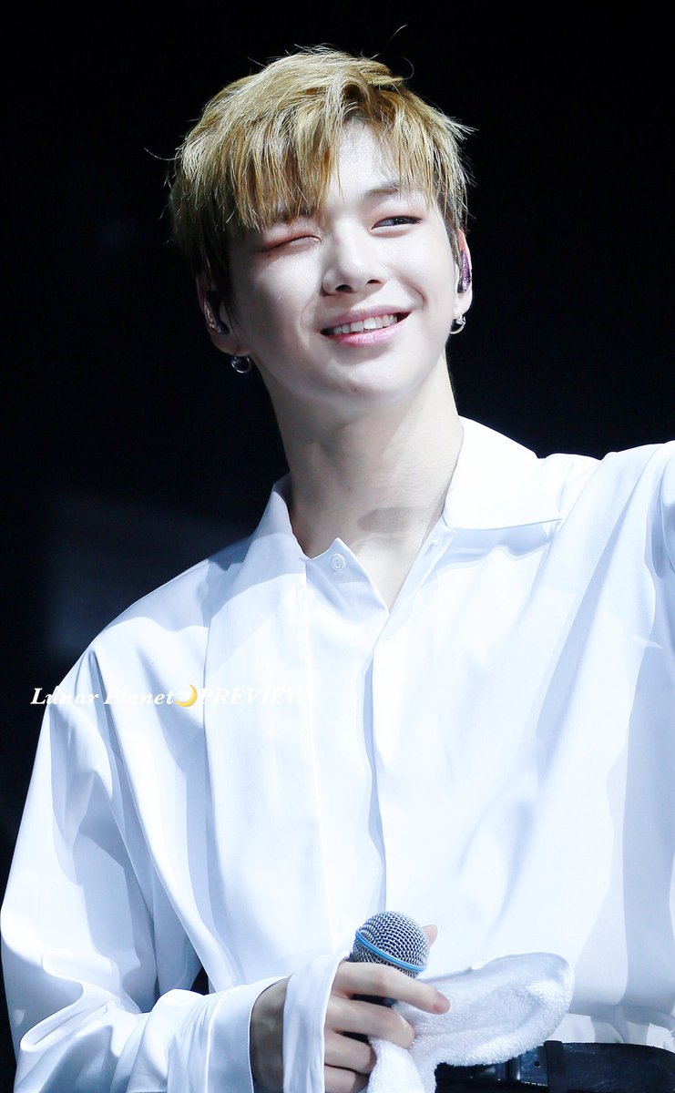 LunarPlanet1210's tweet photo. 🍑180621 Wanna One World Tour "One: The World" in San Jose
다 이뻐서 셀렉하기도 힘들고 잠도 안옴ㅋㅋ
#워너원 #wannaone #강다니엘 #KangDaniel #カンダニエル https://t.co/70Owm432SU