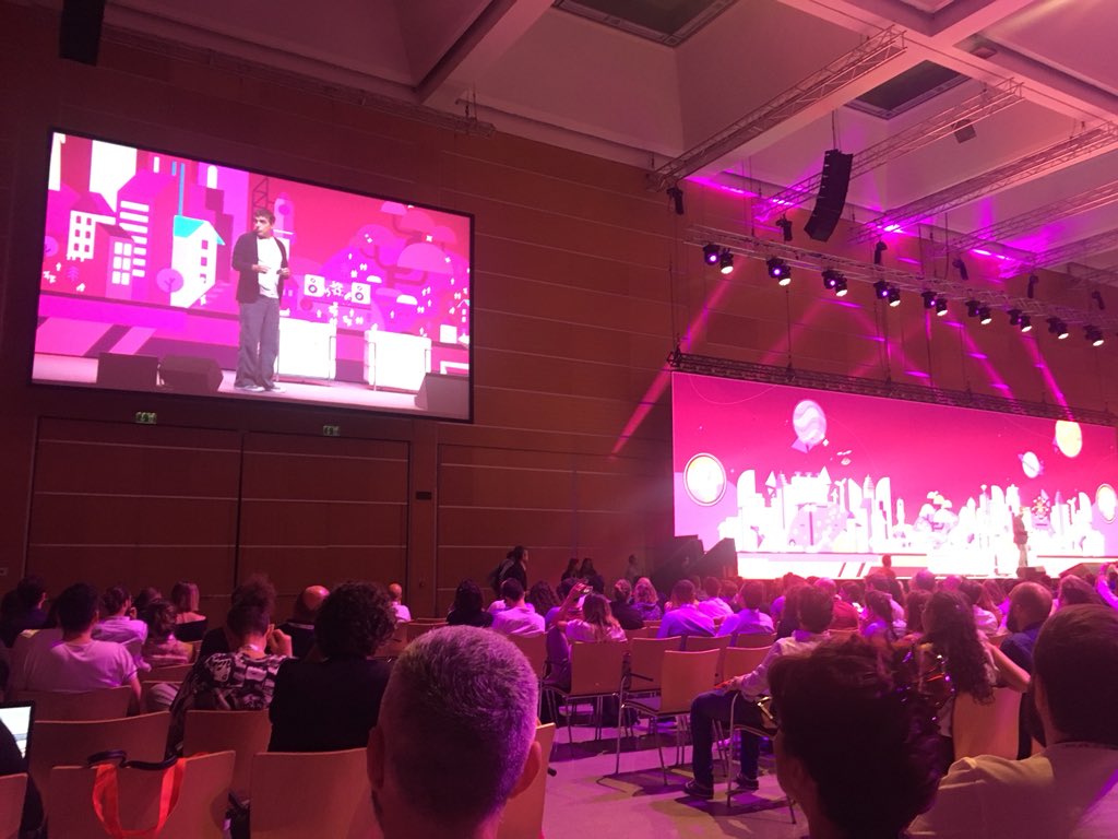 ChiaraPiaia's tweet photo. La pubblicità ha un ruolo, prendere posizione. Non è importante quale ma che lo faccia l @Iabicus al #wmf18 parla di del futuro della pubblicità e delle foto di @benetton 
#IUSVEsocialTEAM https://t.co/qt6EOXttqV