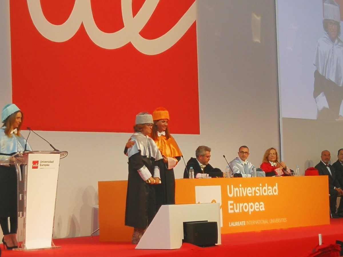 UEuropea's tweet photo. También hay mención para los profesores #GraduaciónUE18:

Mejor Labor Docente de Ciclos Formativos de Grado Superior: Helena Villanueva.

Mejor Programa de Postgrado y Director de Postgrado: Máster Universitario en Dirección de Empresas, bajo la dirección de Inmaculada Mateos. https://t.co/y1w43ScZHW