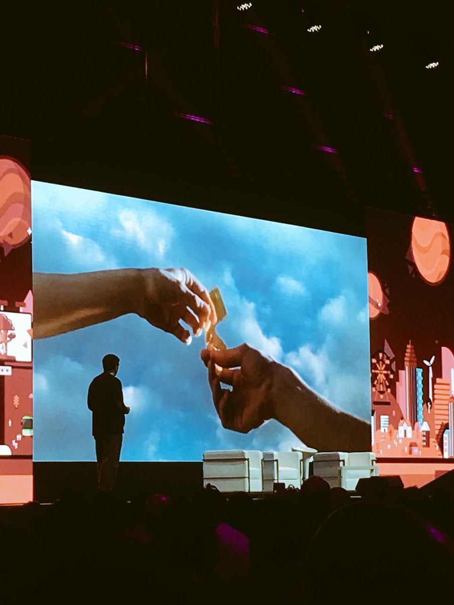dilorenzomattia's tweet photo. Ed ecco la creatività sul palco de @ilfestival con @Iabicus | La pubblicità ha futuro? Lui, molto ironicamente, accusa il digital. #WMF18 #IUSVEsocialTEAM https://t.co/yxLJsIAvKs