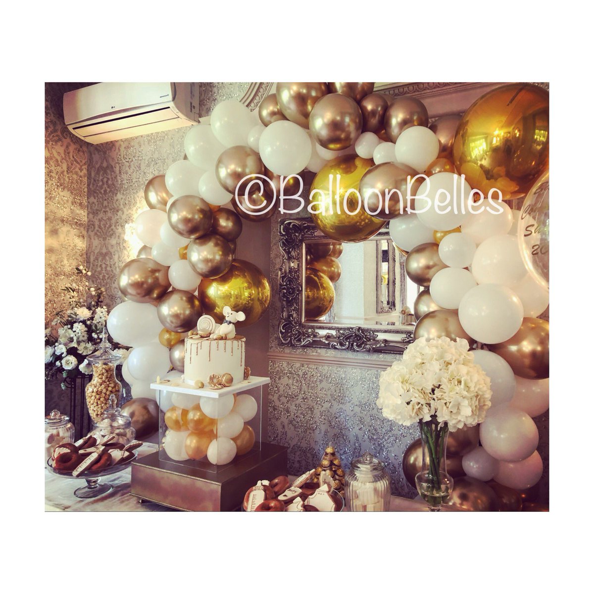 BalloonBelles's tweet photo. We love Organic Arches #balloons #ballooncompany #organicballoonarch #arch #bespokeballoons https://t.co/GoyougaTFS