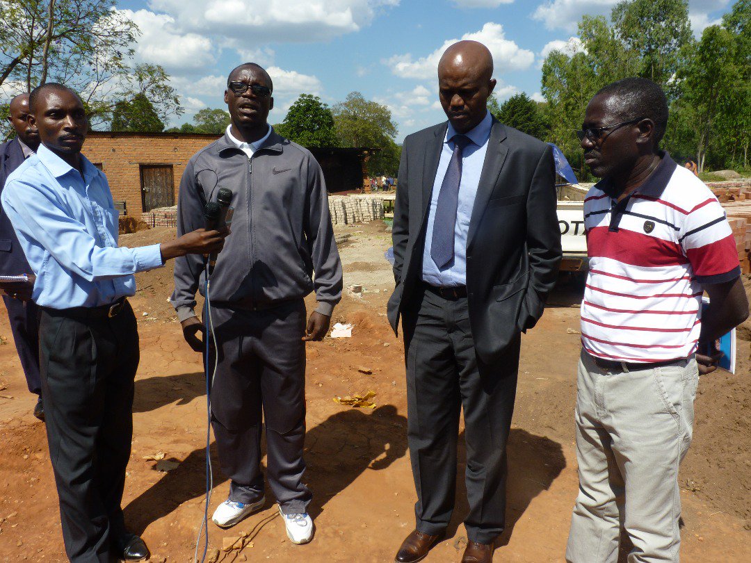 Ikiriho's tweet photo. #EACTOUR #Burundi ”Je salue les activités du projet #LVEMP II qui sont déjà visibles à @Gitega surtout au chef-lieu de la province où il y a beaucoup de personnes et de services. Vraiment un pas très remarquable est déjà franchi en matière d’hygiène” Gouverneur Gitega https://t.co/rIWWYVA6sJ