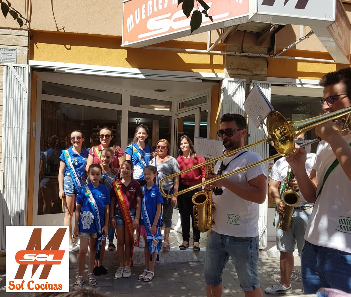 solcocinas's tweet photo. Hoy nos ha visitado la Hoguera Campoamor #Alicante , que guapas las bellezas y las damas y que ritmo llevan los músicos!  😃😃🎆🎇
Muchísimas gracias!! 
#Hogueras2018 🔥🔥 https://t.co/Z2ATDOTqx1