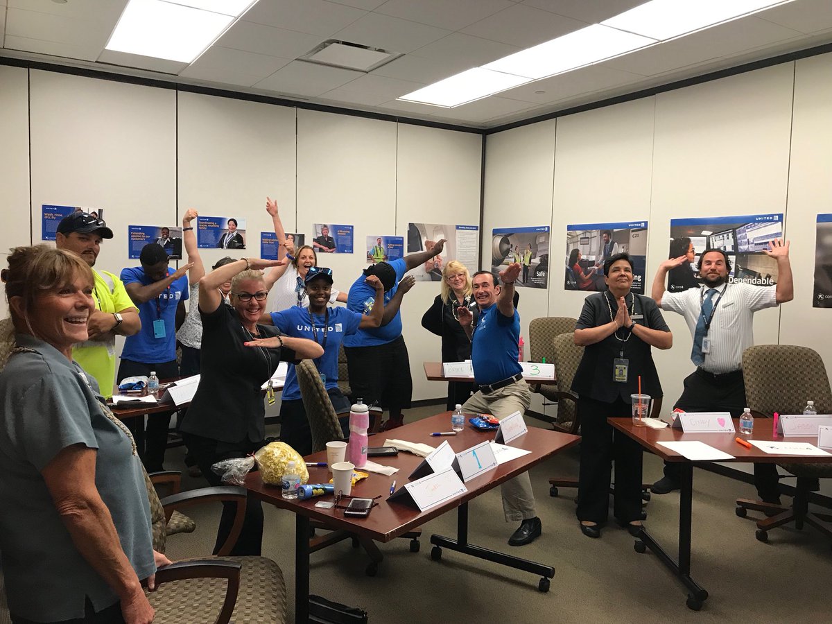 SteveTanzella's tweet photo. @weareunited #beingunited RSW CORE4 Training - coworkers striking a pose! https://t.co/L2YKU4M7SA