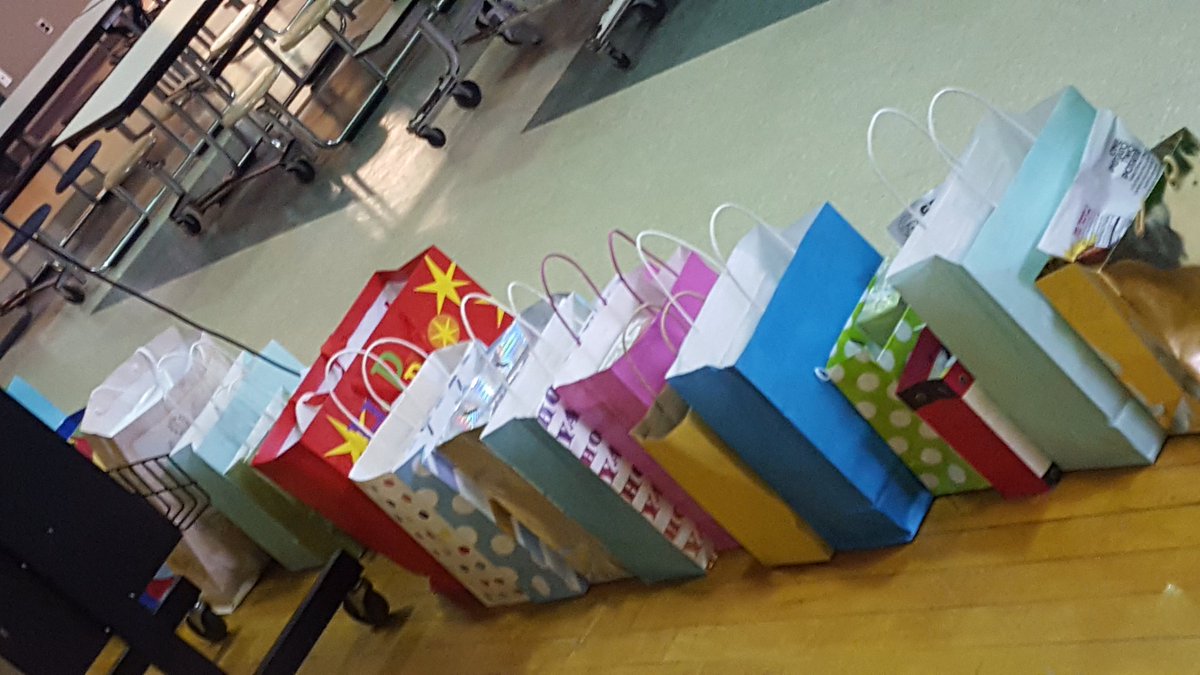 6th grade auction. Great group of hard working students.   #showmethemoney <a href="/HowellTwpMSS/">Howell MS South</a> <a href="/HMSSteacher/">Mrs. Weise</a> <a href="/HallmanNicolle/">Nicolle Hallman</a> @MrMilkowski <a href="/LoriMould/">Lori Mould</a> <a href="/BGallagherMSS/">Beth Gallagher</a>
