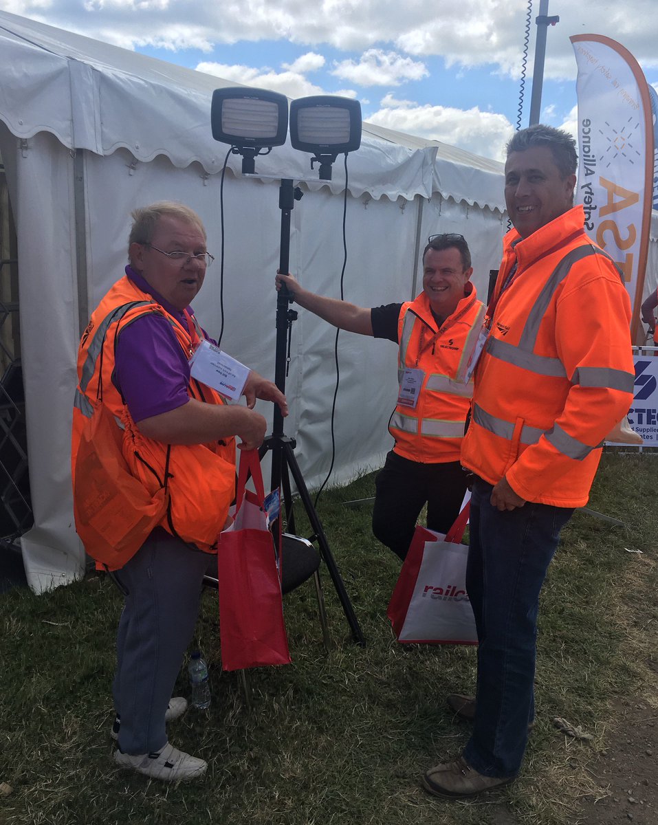 SelectequipLtd's tweet photo. A few action shots from yesterday at @raillive18 We were delighted to have so much interest in our welfare and PPE products. Ian is in expert mode, showcasing how the #Steitz mould measuring system meticulously maps the dimensions of each foot, to ensure perfectly-fitted boots https://t.co/AHsUktIkjS