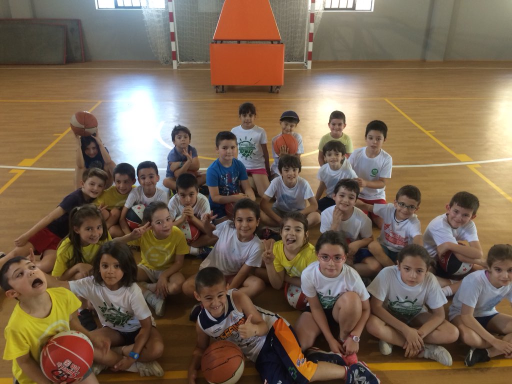 cbjosefinas's tweet photo. Comienza el IV Campus de baloncesto @cbjosefinas https://t.co/JZZgaf3WOe