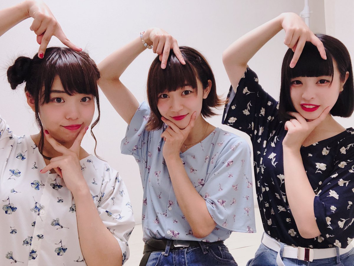 月島彩 さやか アイドル教室 1枚目ほっぺむにゅっポーズ 2枚目jkポーズ 3枚目jkっぽいポーズ Jkじゃないからわからん