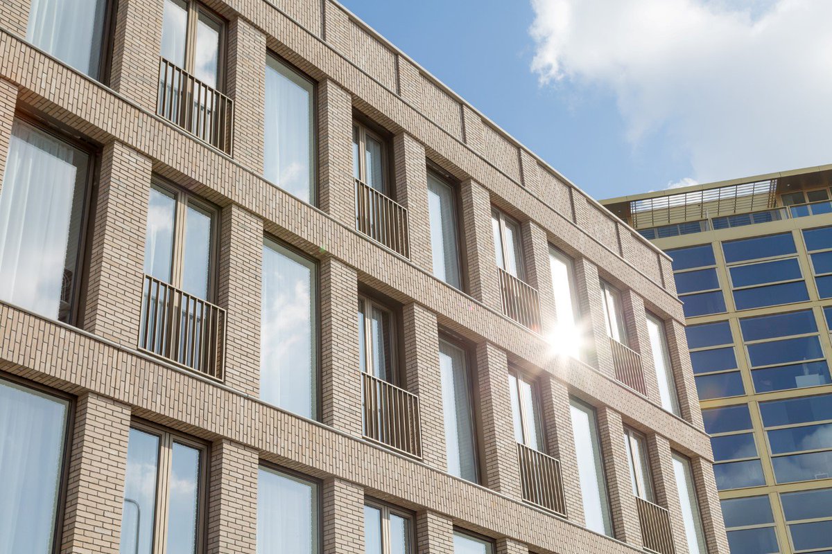 Holland2Stay's tweet photo. Introducing #VictoriaCourt in Eindhoven! ✨ Stay from 7 nights, up to 3 months in our serviced apartments, and enjoy the comfort of a hotel and the advantages of a home in the city: https://t.co/1s5NAznH5E 
.
#eindhoven #servicedapartments #netherlands #victoriapark #hotelroom https://t.co/nRhrF9agO3