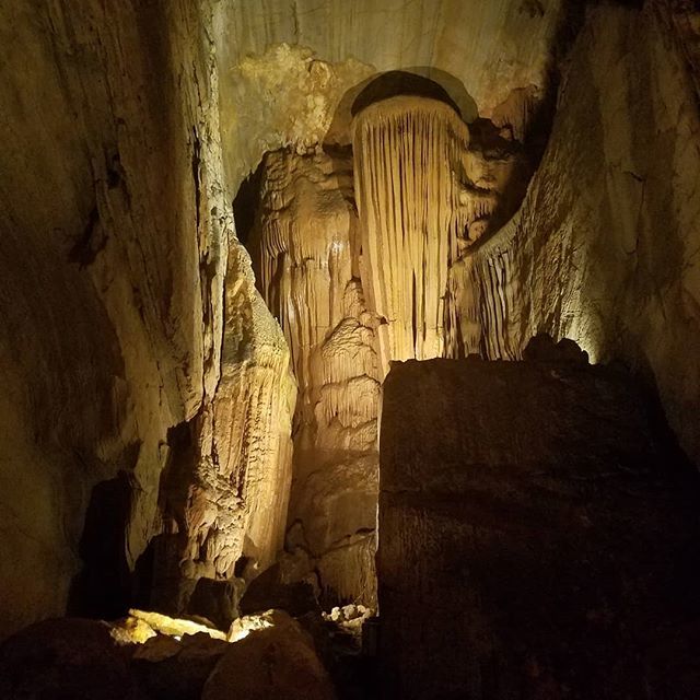 Another one from the #Bristolcaverns in #Tennessee #caves #cavescene #beautyofnature🍃 #naturephotography #historical ift.tt/2Kbr4s3