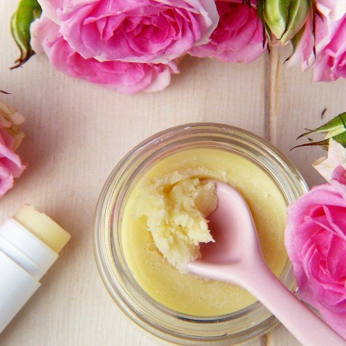 Adeptes du #zérodéchet? S'il y a un beurre multifonctions que vous devez avoir dans la salle de bain, c'est le #beurredekarité. Il est fait pour toute la famille,...  Et n'oubliez pas de l'acheter en #vrac :) #zerowaste #naturalbeauty #vegan #ethical 
buff.ly/2yw3wg7