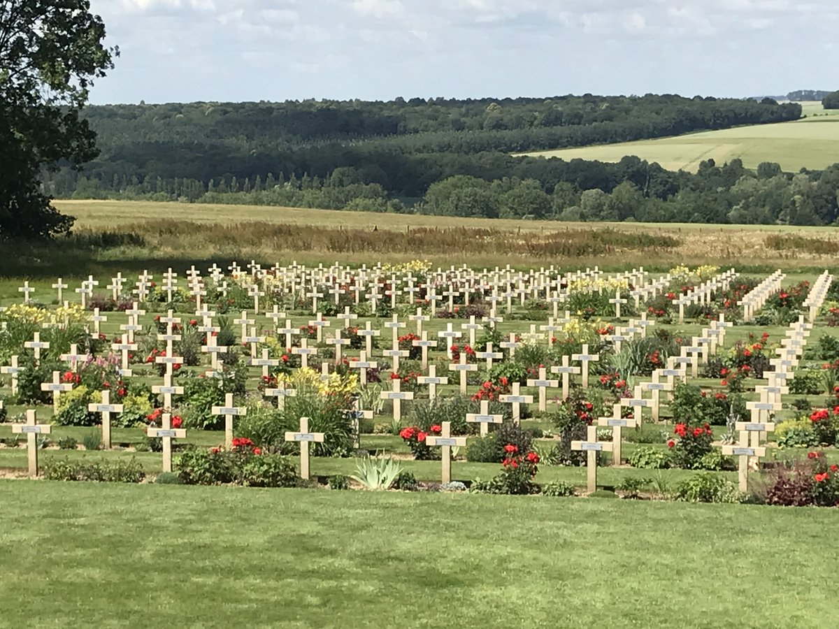 History_SMC's tweet photo. Hidden amongst the poppy fields in the Somme area of France stands is this incredible memorial to the Allied soldiers. Lots of graves for the ‘unknown soldiers’ too! 🇫🇷 #BattleoftheSomme https://t.co/RFo1xeSLq8