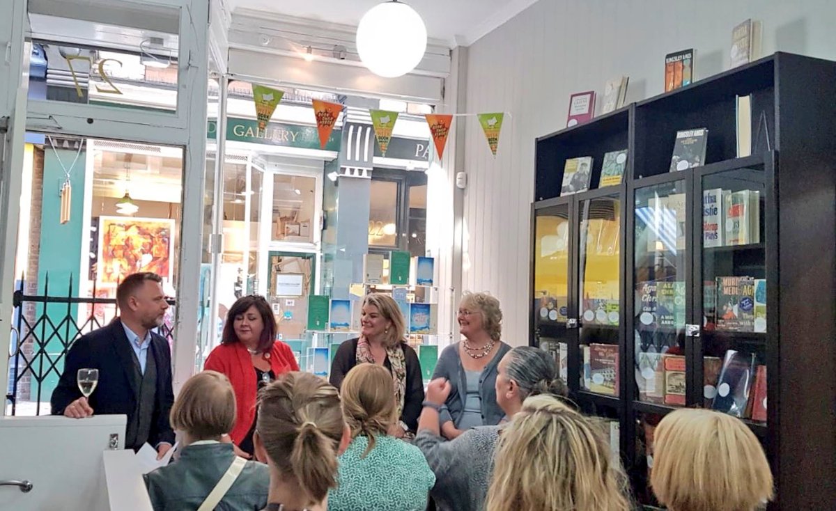 We had a wonderful time at @GoldsboroBooks last night. @KatieFforde was in conversation with @veronica_henry & @jo_thomas01 (chaired by @DavidHHeadley), to celebrate #IBW2018