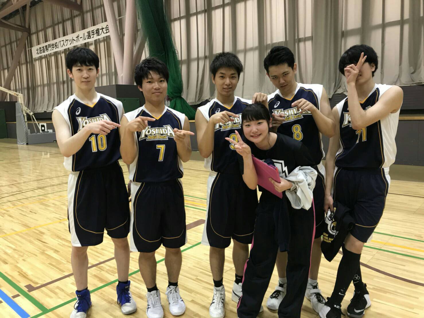 تويتر 吉田学園医療歯科専門学校 على تويتر 医療歯科バスケ部 全国予選は2試合とも大接戦でしたが惜しくも4位 みんなよく頑張りました 吉田学園 医療歯科 バスケ部 新しい ユニフォーム カッコイイ みんなおつかれ T Co Pzmrrsch6a