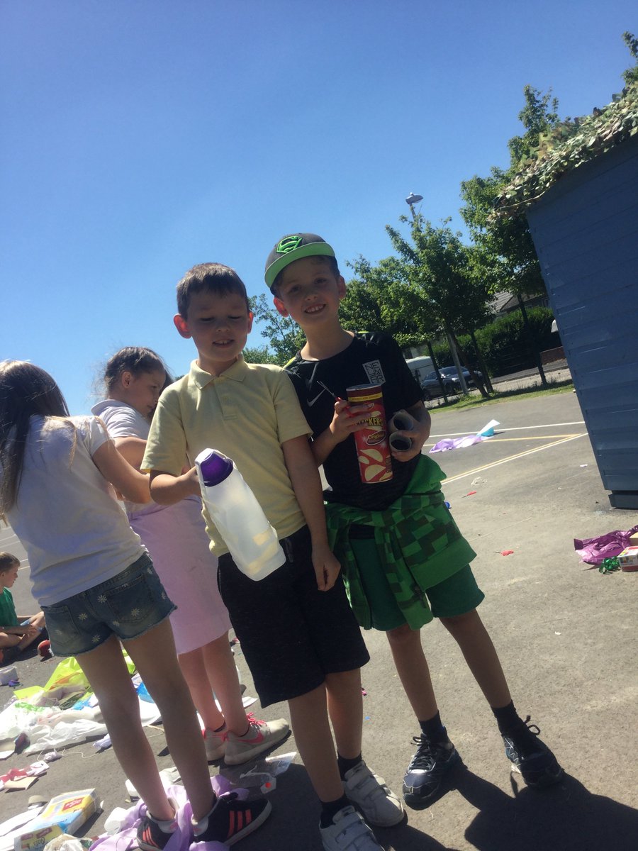 YGBrynsierfel's tweet photo. Joio mas draw! Thoroughly enjoying! #wythnoseco2018 #diwrnoddibapur #nopaperday @EcoSchoolsWales @EcoSgolion @healthyschools_ https://t.co/BhRTnwpvpf