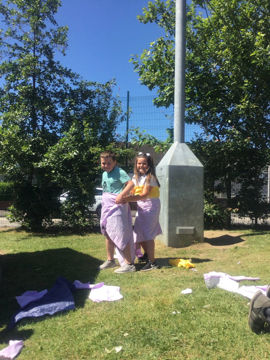 YGBrynsierfel's tweet photo. Joio mas draw! Thoroughly enjoying! #wythnoseco2018 #diwrnoddibapur #nopaperday @EcoSchoolsWales @EcoSgolion @healthyschools_ https://t.co/BhRTnwpvpf