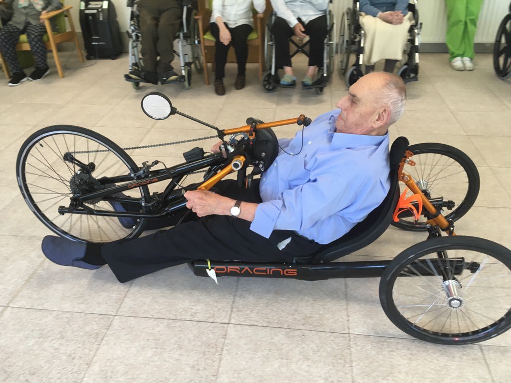 working_wheels's tweet photo. Un poquito de diversión y deporte adaptado en el X Aniversario del centro @DomusVi_Es Lalín! Gracias por todo y a seguir cumpliendo muchos más!

#deporteparatodos #deporteparatodas https://t.co/M1Nu1afmQ0